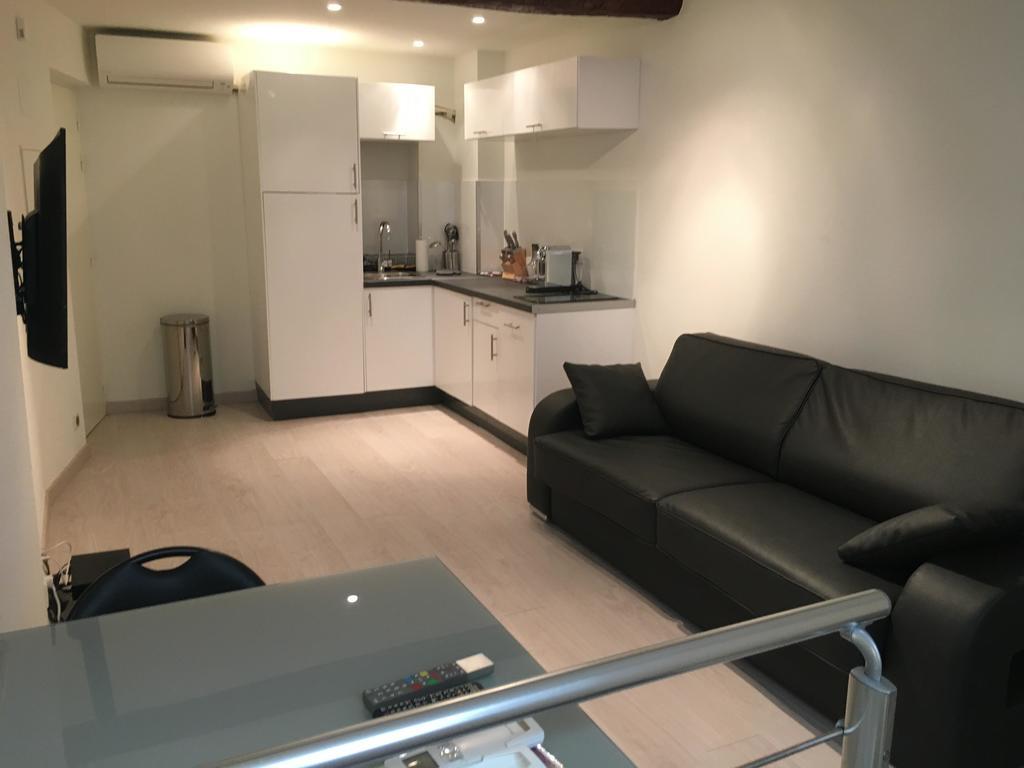 Safranier Townhouse Apartment อองทีบส์ ภายนอก รูปภาพ