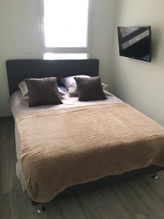 Safranier Townhouse Apartment อองทีบส์ ภายนอก รูปภาพ