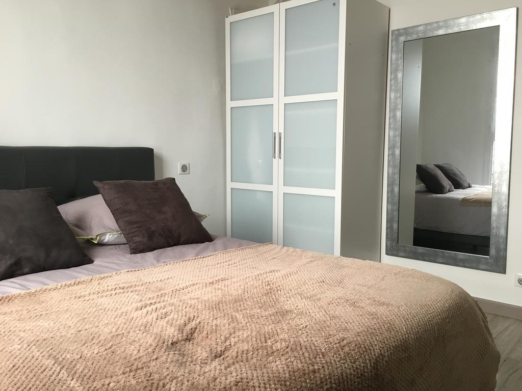 Safranier Townhouse Apartment อองทีบส์ ภายนอก รูปภาพ