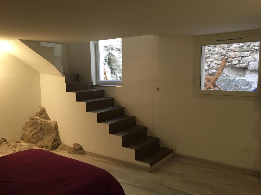 Safranier Townhouse Apartment อองทีบส์ ภายนอก รูปภาพ